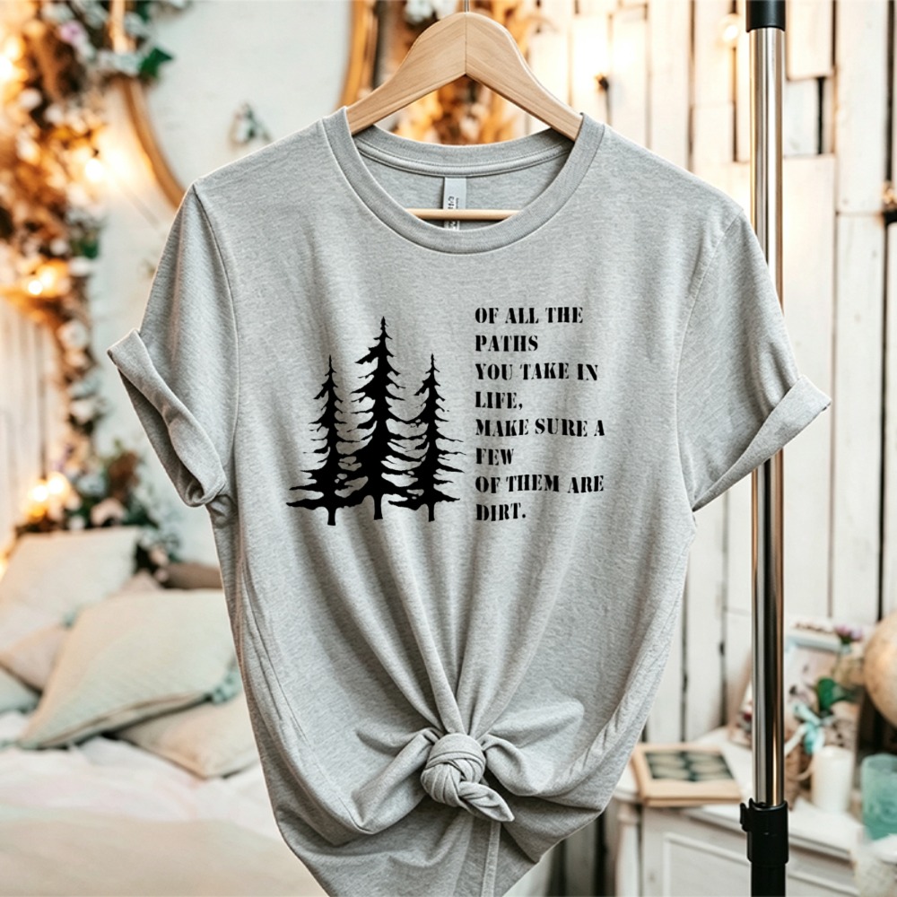 Outdoor Adventure Quotes Short - 松の木自然名言アウトドアアドベンチャーグラフィックTシャツ フォレストハイキングテキスト ユニセックス ワイルドネスエクスプローラー 自然愛好家 コットンTシャツ