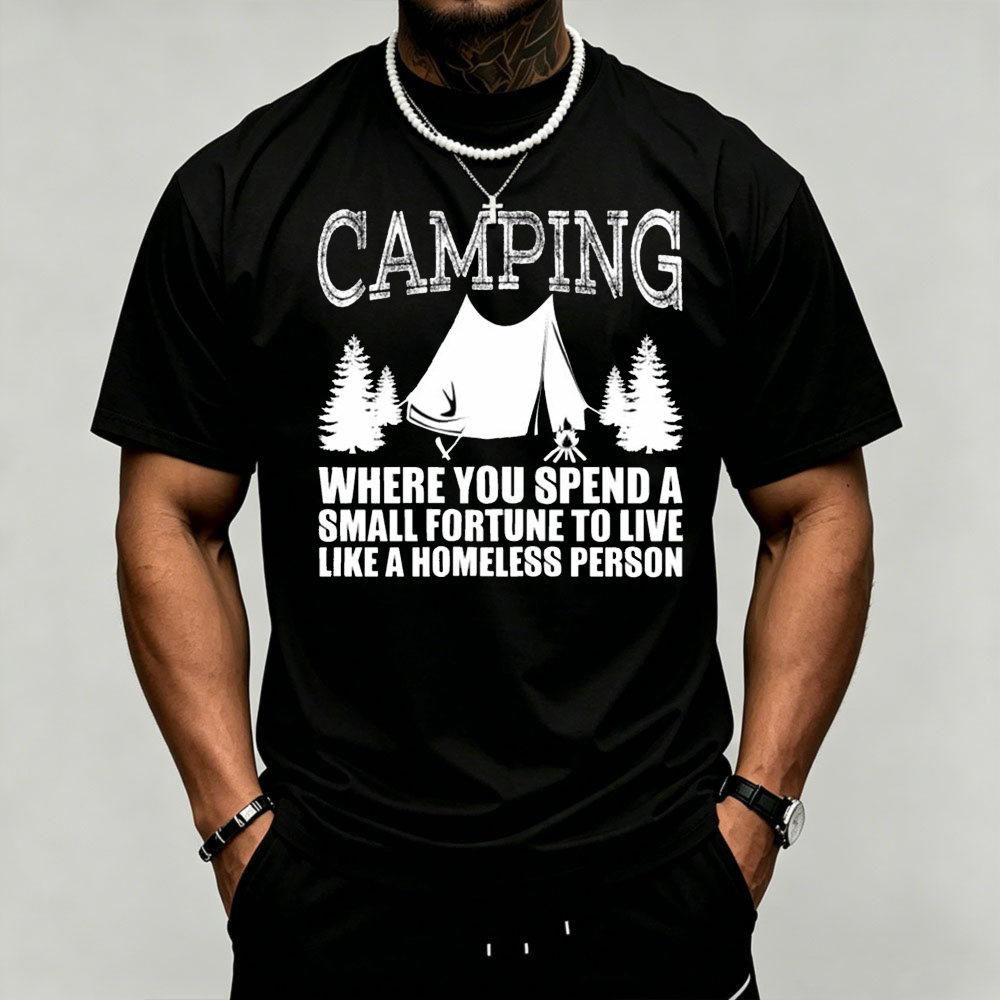 キャンプテント パインツリー グラフィック メンズ Tシャツ - Outdoor Adventure Quotes Short のレビューと価格