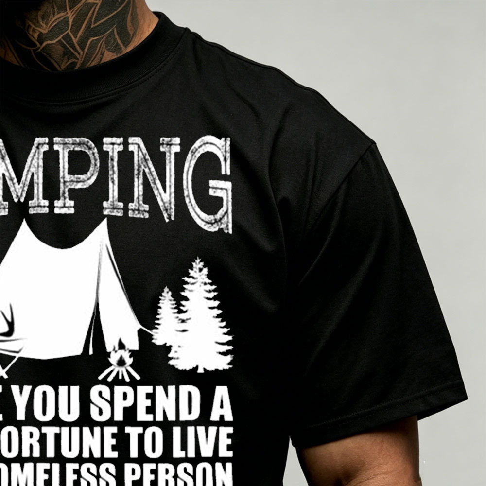 キャンプテント パインツリー グラフィック メンズ Tシャツ - Outdoor Adventure Quotes Short のレビューと価格